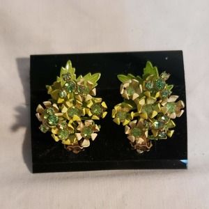 Green Flowers And Leaves Vintage Clip On Earrings